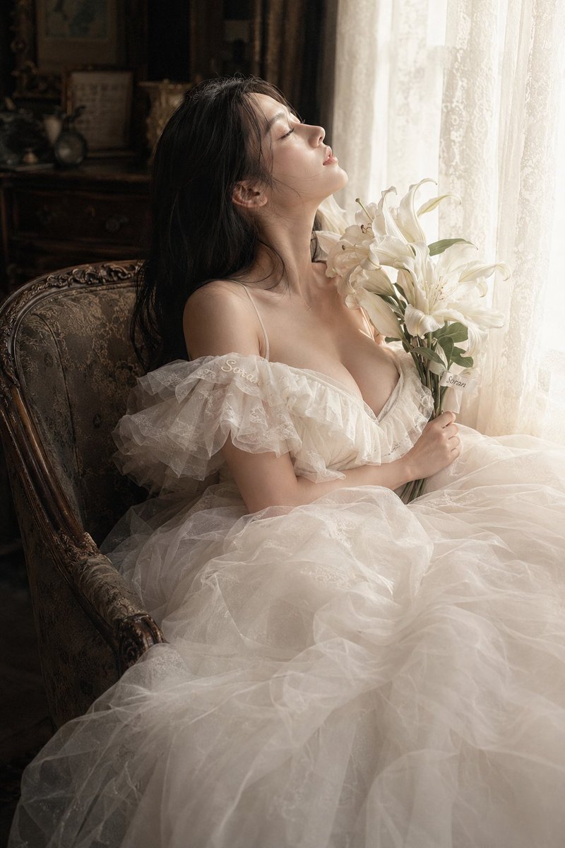 这一组最妙的是,花、裙子和窗帘其实在接同一束光 — visual result shared by @Soranlan